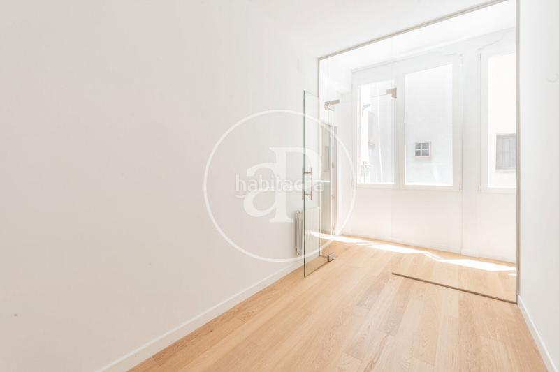 Foto c5804bbc-e49e-4df6-859f-67222d448fe3. Appartamento con riscaldamento in Cortes-Huertas Madrid