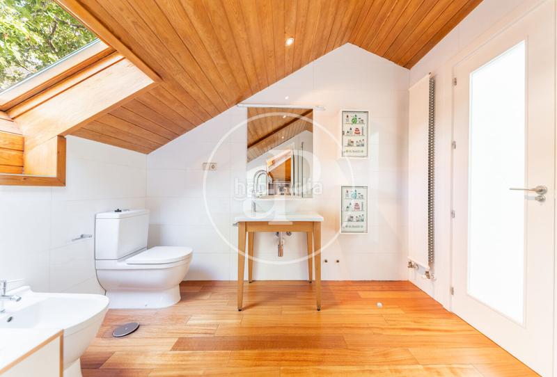 Foto 78ec8989-8962-48b2-8d14-1aae7519a240. Miete reihenhaus mit heizung parking in Nueva España Madrid