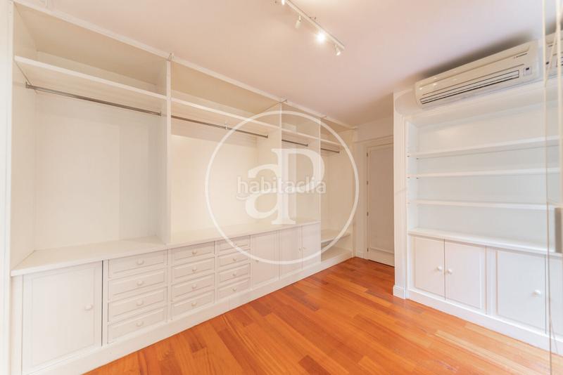 Foto 031ca995-77e5-44e8-b0b4-54f970be51fd. Rent semi detached house with heating parking in Nueva España Madrid