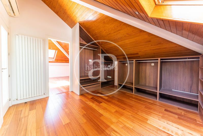 Foto 1d96f1e5-66d0-4bee-84fb-ffac042b4099. Rent semi detached house with heating parking in Nueva España Madrid