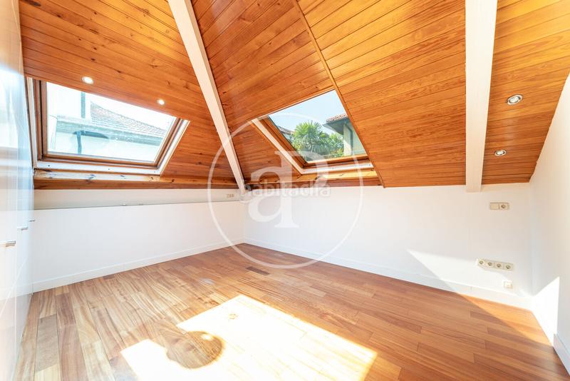 Foto 234740d2-fc2b-4589-8e82-c2b125c60db7. Rent semi detached house with heating parking in Nueva España Madrid