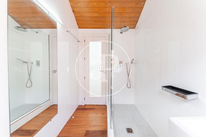 Foto 8819f561-4d59-4147-ac76-df22211489f6. Rent semi detached house with heating parking in Nueva España Madrid