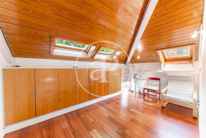 Foto b78a651f-e053-436e-a638-ebc3f09b5e91. Rent semi detached house with heating parking in Nueva España Madrid