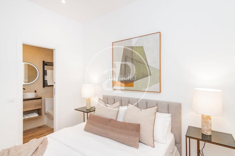 Foto b30bef1c-3ac8-42b0-a6f4-0d2d59da6e2f. Piso  en venta en Sol en Sol Madrid