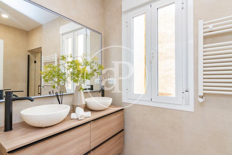 Foto dbdcaea8-abaa-412c-8308-d358a45c2b94. Piso  en venta en Sol en Sol Madrid