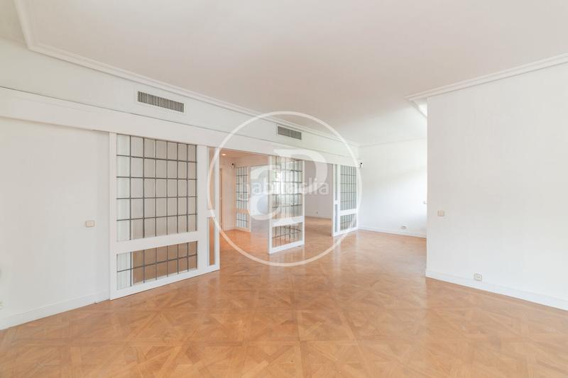 Foto 02103b81-eb80-48ac-8f12-f3a1488288c5. Lloguer pis amb calefacció aparcament a El Viso Madrid