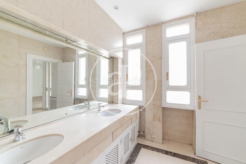 Foto 71ae5744-68fc-45ef-a54a-0525622a10c1. Location appartement avec chauffage parking dans El Viso Madrid