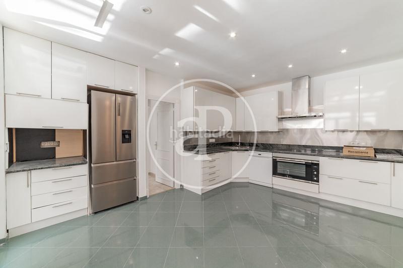 Foto ccde3cc2-4e55-4e3b-83ee-2c0fa20e8c6d. Location appartement avec chauffage parking dans El Viso Madrid