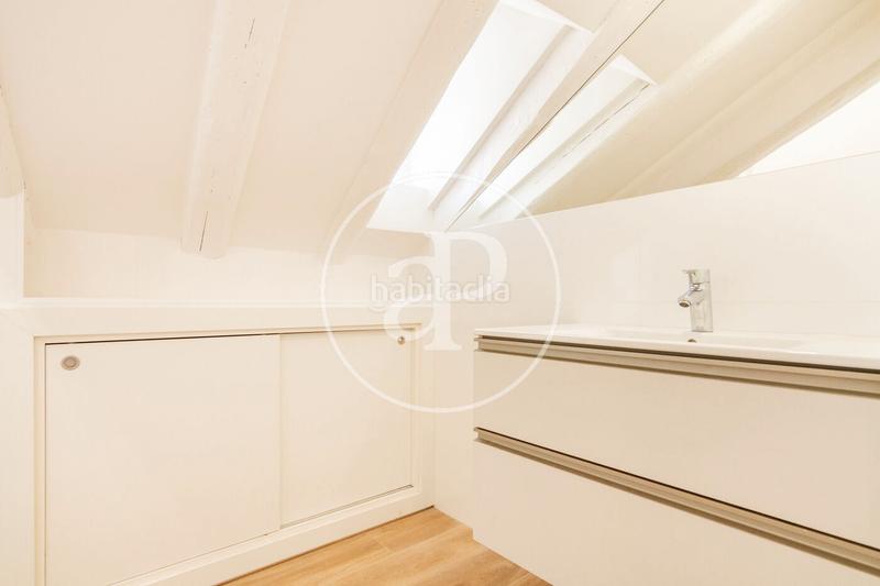 Foto b8d3de77-050d-4071-b6dd-8db56575b46b. Alquiler piso atico duplex en alquiler en argensola en Madrid