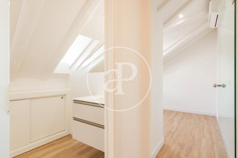 Foto ce406b5e-ad48-499d-a867-355527f2cdd7. Alquiler piso atico duplex en alquiler en argensola en Madrid