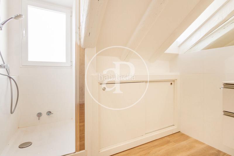 Foto eb61d69b-abb2-4cdc-8943-e9a3c49f3ea9. Alquiler piso atico duplex en alquiler en argensola en Madrid