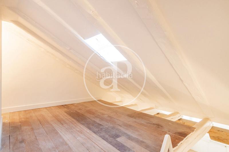 Foto fded07c6-033a-45e2-adaf-898ad7fd504a. Alquiler piso atico duplex en alquiler en argensola en Madrid