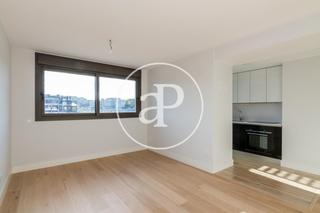 Location Appartement à Peñagrande. Piso en alquiler con terraza en puerta de hierro.