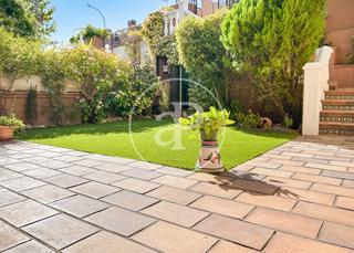 Casa adossada a Alameda de Osuna. Casa en venta junto al parque de juan carlos