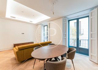 Piso  C. del sombrerete. Piso a la venta en plaza de lavapiés