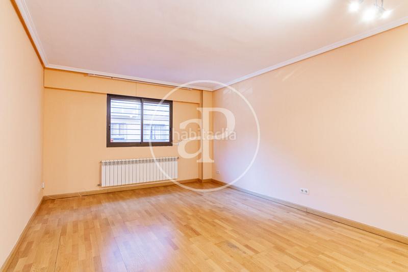 Foto 215b2b64-2d17-4a13-8ad5-f735c276cc3a. Rent flat with heating in Ciudad Jardín Madrid