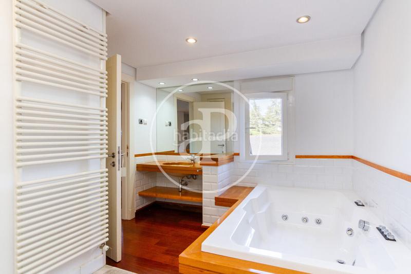 Foto 6584ad89-dd08-43a9-95b4-221407153c5a. Affitto duplex con riscaldamento parcheggio piscina in Madrid