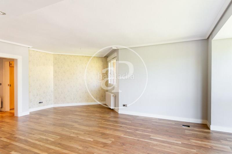 Foto bbcb57fc-ccee-487e-873e-3b9c89ba8553. Affitto duplex con riscaldamento parcheggio piscina in Madrid