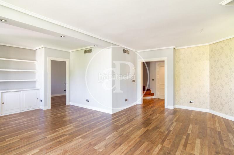 Foto e201372a-8b60-4125-82d9-a86ec1b00f87. Affitto duplex con riscaldamento parcheggio piscina in Madrid