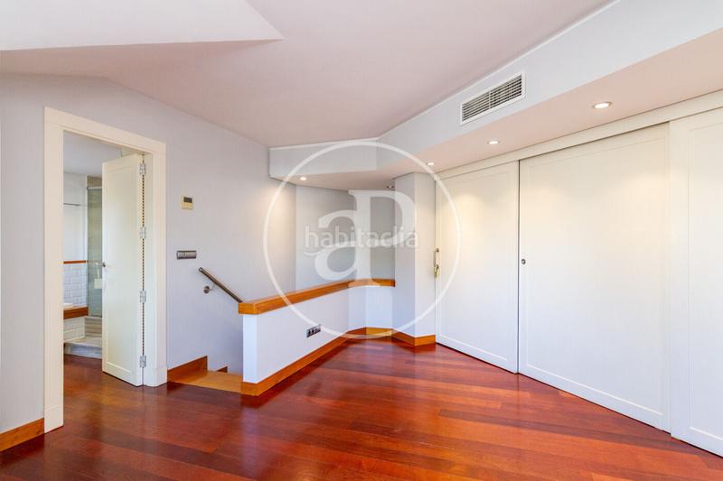 Foto 7ee4e8e7-f4f9-46fe-9c3f-4d9c9d6fde9a. Location duplex avec chauffage parking piscine dans Madrid