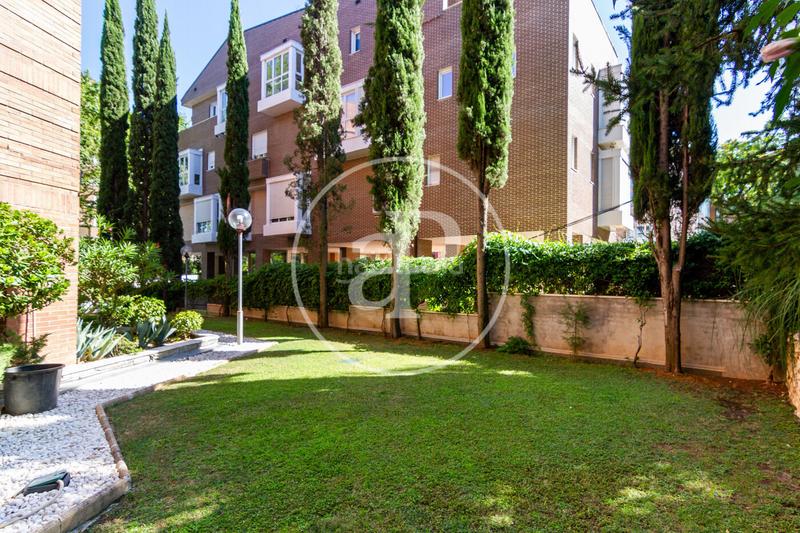Foto 7b18a470-6acd-43bd-bc6f-5eca37370e25. Miete zweistöckige wohnung mit heizung parking pool in Madrid