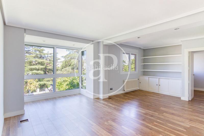 Foto 2b046ff3-664c-4f32-94fa-8a58c562ba24. Rent duplex with heating parking pool in Colina Madrid