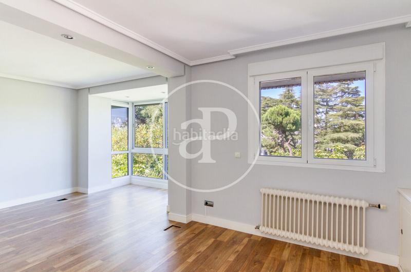 Foto 76764f2f-9008-48e7-9682-1c7bb055f742. Rent duplex with heating parking pool in Colina Madrid