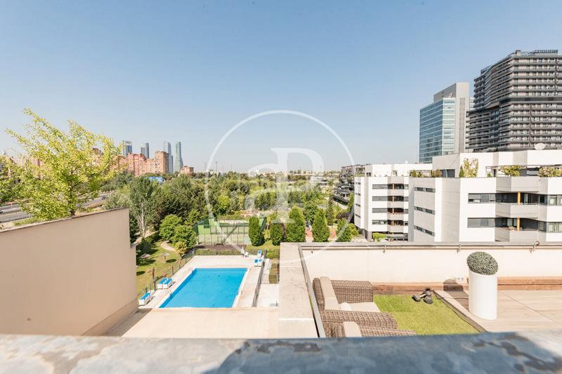 Foto 43f3bb43-02d0-4662-a5fe-21cc8a8464e6. Dúplex atico en venta en arturo soria en Virgen del Cortijo-Manoteras Madrid