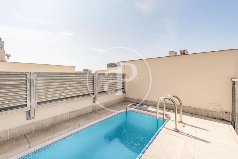 Foto b6d246e3-8ba0-43a7-8bd0-53b5f981f017. Dúplex atico en venta en arturo soria en Virgen del Cortijo-Manoteras Madrid