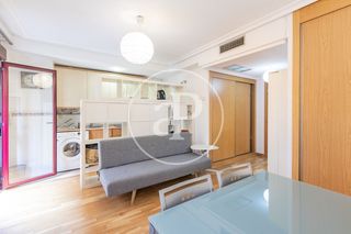Miete Etagenwohnung  Calle de las delicias. Estudio en alquiler en calle delicias