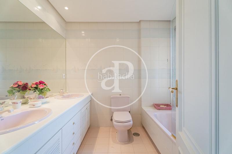 Foto 1c032fd6-184a-4fff-83ff-d82eba938d43. Casa con riscaldamento parcheggio piscina in Las Lomas Boadilla del Monte