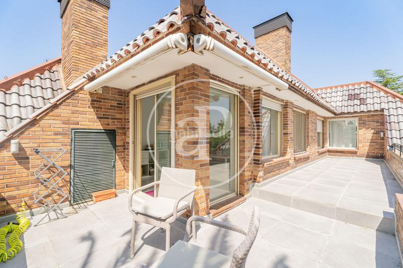 Foto 1d527fa9-45e0-48de-88b6-46db8a9b7af5. Casa con riscaldamento parcheggio piscina in Las Lomas Boadilla del Monte