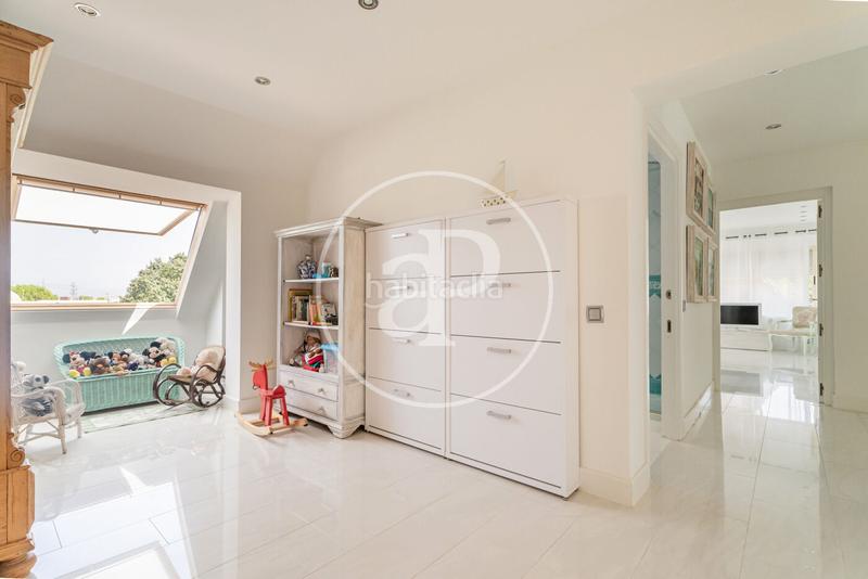 Foto 1d6d757b-300c-40a1-984a-cde5ea290942. Casa con riscaldamento parcheggio piscina in Las Lomas Boadilla del Monte