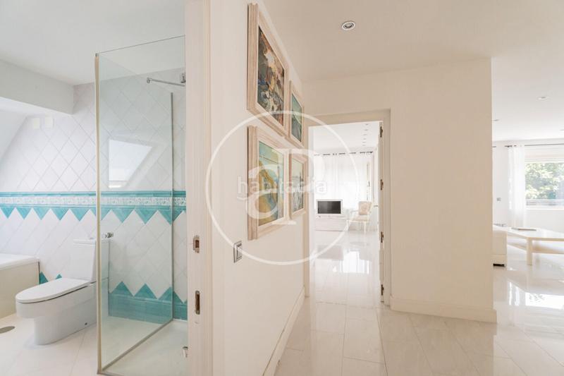 Foto 2a9d3c3e-3d28-4c01-8f6f-a3a73974ab3a. Casa con riscaldamento parcheggio piscina in Las Lomas Boadilla del Monte