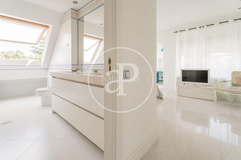 Foto a494b9f5-1709-48f4-92f6-fcc6a6817b30. Casa con riscaldamento parcheggio piscina in Las Lomas Boadilla del Monte