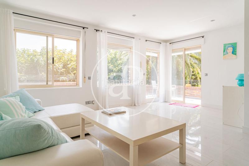 Foto a79982fc-51df-40e2-b989-3fdb7dcc0aec. Casa con riscaldamento parcheggio piscina in Las Lomas Boadilla del Monte