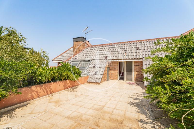 Foto ae815aff-a5dc-47b3-85f4-86c9a0fba527. Casa con riscaldamento parcheggio piscina in Las Lomas Boadilla del Monte