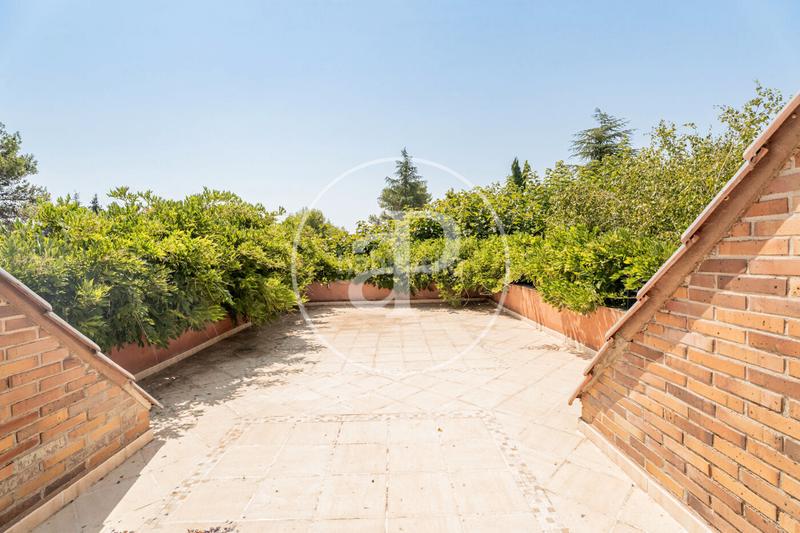 Foto e40bc96f-cfe9-4445-99da-70e87e7011be. Casa con riscaldamento parcheggio piscina in Las Lomas Boadilla del Monte