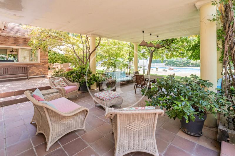 Foto f2f0401a-23cb-45d6-af5d-82e2defba9bd. Casa con riscaldamento parcheggio piscina in Las Lomas Boadilla del Monte