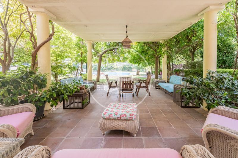 Foto f3f3afbc-c2fb-4b76-b9dd-805bbbff9d1e. Casa con riscaldamento parcheggio piscina in Las Lomas Boadilla del Monte