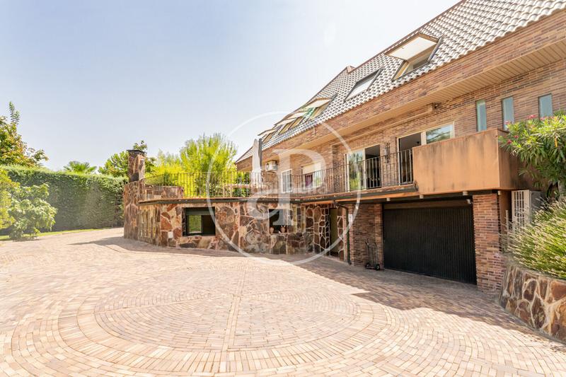 Foto f4a86304-b0c6-4ad7-8128-8e65fe411d50. Casa con riscaldamento parcheggio piscina in Las Lomas Boadilla del Monte