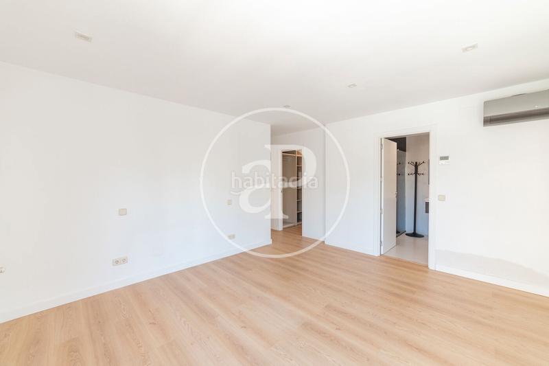 Foto 17ea2f55-f146-4a8c-a0a5-6150cf160383. Rent house with heating parking in Peñagrande Madrid