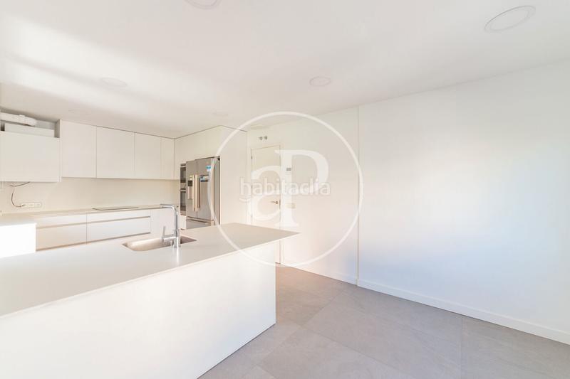 Foto 2d2c8cee-57f6-458c-a837-1eaf9af8c7d1. Rent house with heating parking in Peñagrande Madrid