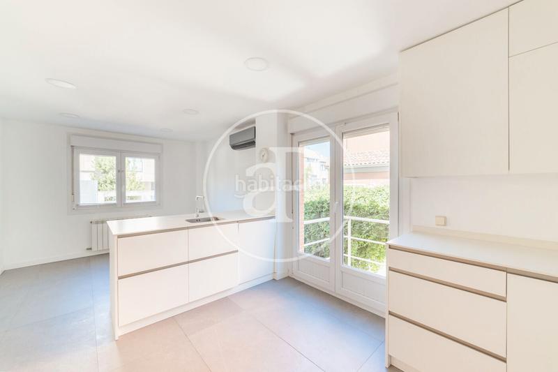 Foto 9e78eb3d-15f1-4428-9e34-87b25b10cc85. Rent house with heating parking in Peñagrande Madrid