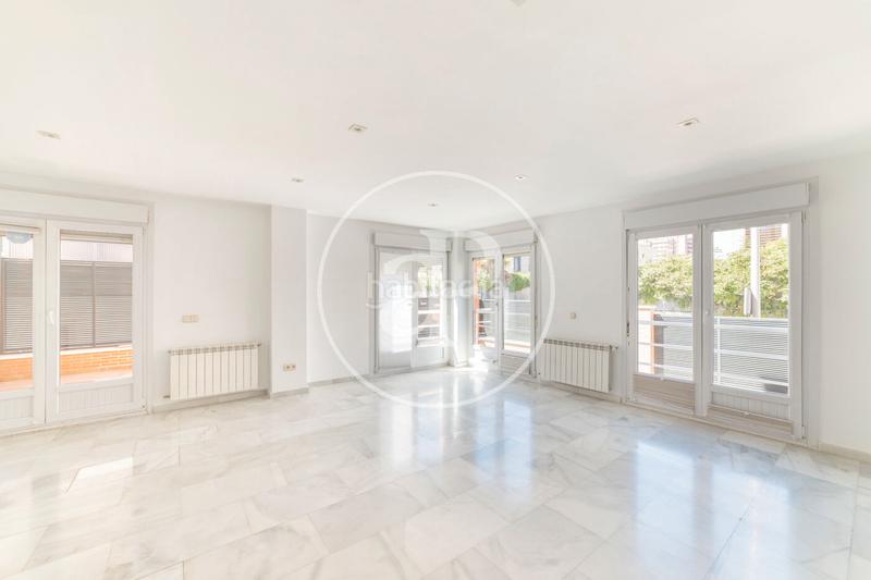 Foto e9c92ffb-5ca2-49f6-ab45-d7b5460332a4. Rent house with heating parking in Peñagrande Madrid