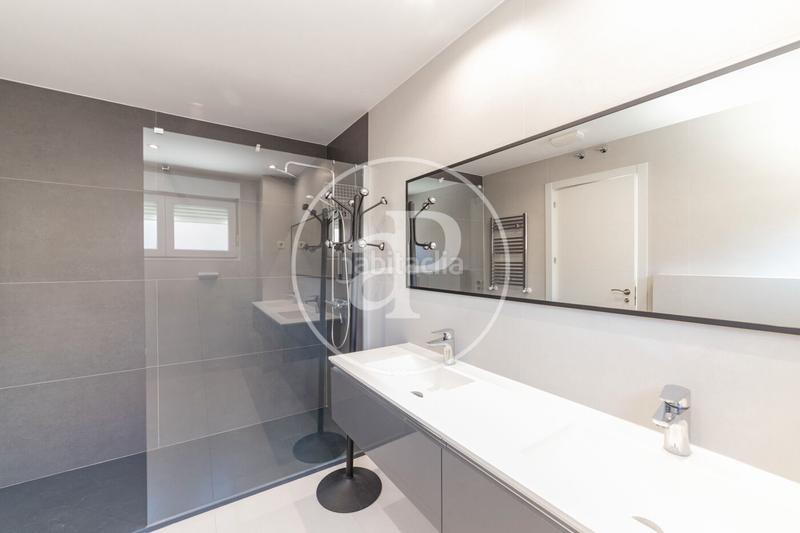 Foto f37bf1d1-ccc3-4c15-9865-fdc7e5454bca. Rent house with heating parking in Peñagrande Madrid