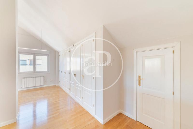 Foto f3931509-5089-43cb-a44a-3f5ba5ee9e1e. Rent house with heating parking in Peñagrande Madrid