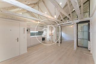 Rent Flat in Cortes-Huertas. Ático en alquiler en calle huertas