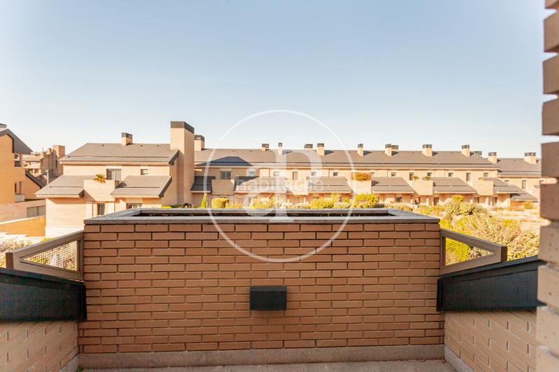 Foto 1ad3e26c-58ce-422b-980e-44f5b7d7f7ad. Lloguer casa adossada amb calefacció aparcament piscina a Pozuelo de Alarcón