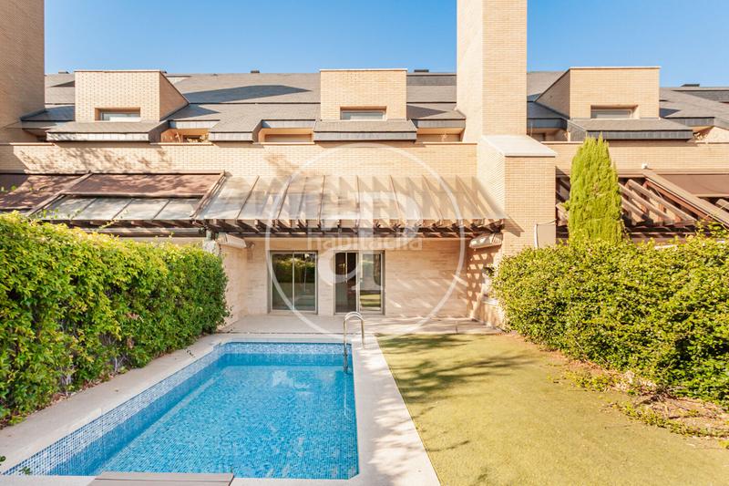 Foto 5572542e-e26d-4a00-af2a-72731a70d6db. Lloguer casa adossada amb calefacció aparcament piscina a Pozuelo de Alarcón